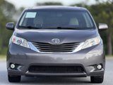 Used 2014 Toyota Sienna XLE image 2