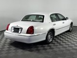Used 2001 Lincoln Town Car Signature image 4