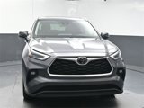Used 2022 Toyota Highlander XLE image 3