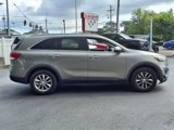 Used 2017 Kia Sorento LX w/ LX Convenience Package image 4