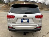 Used 2017 Kia Sorento LX w/ LX Convenience Package image 4