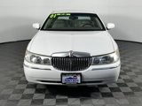 Used 2001 Lincoln Town Car Signature image 2