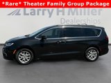 Used 2022 Chrysler Pacifica Touring-L w/ Uconnect Theater Family Group image 2