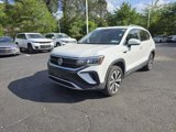 Certified 2022 Volkswagen Taos SE image 2