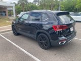 Used 2022 Volkswagen Taos SE w/ Panoramic Sunroof Package image 2