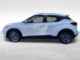 Used 2021 Nissan Kicks SV image 2
