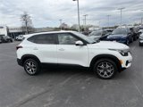 Used 2022 Kia Seltos EX image 4