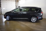 Used 2019 Chrysler Pacifica Limited image 3