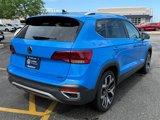 Certified 2022 Volkswagen Taos SE w/ Panoramic Sunroof Package image 3