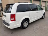 Used 2008 Chrysler Town & Country Touring image 5