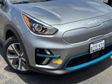 Used 2022 Kia Niro EX image 3