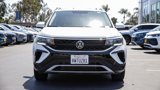 Certified 2022 Volkswagen Taos SE w/ Panoramic Sunroof Package image 4