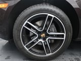 Certified 2021 Porsche Macan image 6