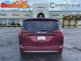 Used 2023 Chrysler Pacifica Limited image 3