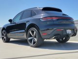 Certified 2022 Porsche Macan image 3