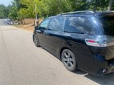 Used 2017 Toyota Sienna SE Premium image 3