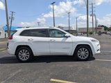 Used 2017 Jeep Cherokee Overland image 6