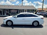 Used 2017 Hyundai Sonata SE image 2