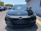 Used 2018 Honda Accord Touring image 2