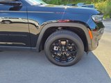 Used 2024 Jeep Grand Cherokee L Laredo image 2