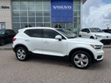 Used 2022 Volvo XC40 T5 Momentum image 2