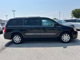 Used 2015 Chrysler Town & Country Touring image 3