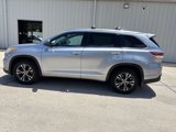 Used 2016 Toyota Highlander XLE image 2