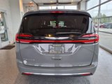 Used 2022 Chrysler Pacifica Touring-L image 5