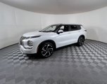 Used 2022 Mitsubishi Outlander SE image 2