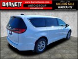 New 2025 Chrysler Pacifica Select image 3