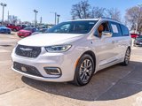 Used 2024 Chrysler Pacifica Pinnacle image 2