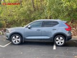 Used 2020 Volvo XC40 T4 Momentum image 2