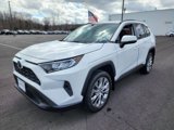 Used 2020 Toyota RAV4 XLE Premium image 3
