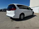 New 2025 Chrysler Pacifica Select image 5
