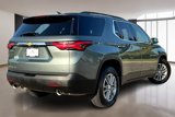Used 2023 Chevrolet Traverse LT image 2