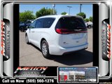Used 2022 Chrysler Pacifica Touring-L image 3