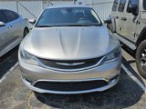 Used 2017 Chrysler 200 Limited Platinum w/ Comfort & Convenience Group image 2