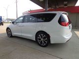 Used 2017 Chrysler Pacifica Limited image 6