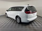 Used 2023 Chrysler Pacifica Touring-L image 3