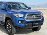 Used 2017 Toyota Tacoma TRD Off-Road image 3