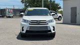 Used 2019 Toyota Highlander LE image 2