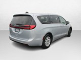 Used 2023 Chrysler Pacifica Touring-L image 3