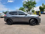 Used 2016 Nissan Rogue SV image 2