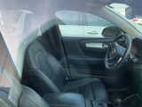 Used 2021 Volvo XC40 T4 Momentum w/ Premium Package image 3