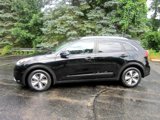 Used 2017 Kia Niro EX image 2