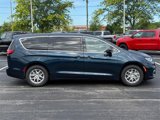 New 2025 Chrysler Pacifica Select image 2