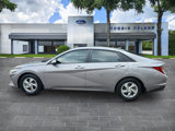 Used 2022 Hyundai Elantra SE image 2