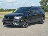 Used 2023 Volkswagen Tiguan SE w/ Panoramic Sunroof Package image 2