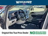 Used 2023 Chrysler Voyager LX image 4