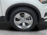 Used 2022 Volvo XC40 T5 Momentum image 4
